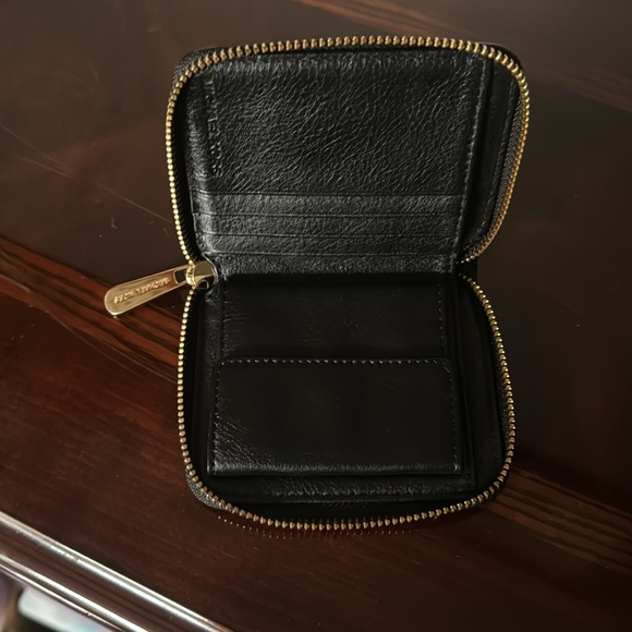 NWOT - MK - zippered Wallet. - Picture 2 of 5